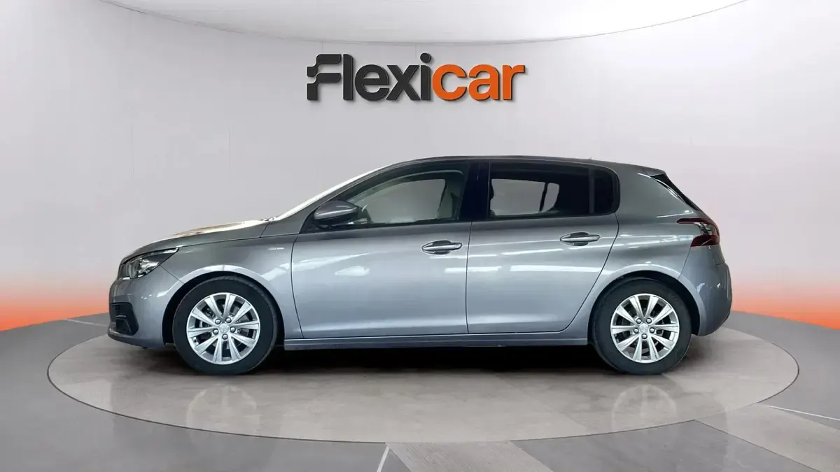 Usado Peugeot 308 Style 131 CV (96 kW) 2020 Gris Utilitario