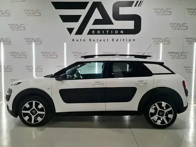 Usado Citroën C4 Cactus PureTech 110 CV (80 kW) 2015 Blanco Utilitario