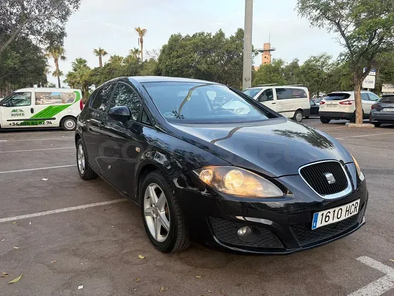 Usado Seat Leon Reference 105 CV (77 kW) 2011 Negro Utilitario