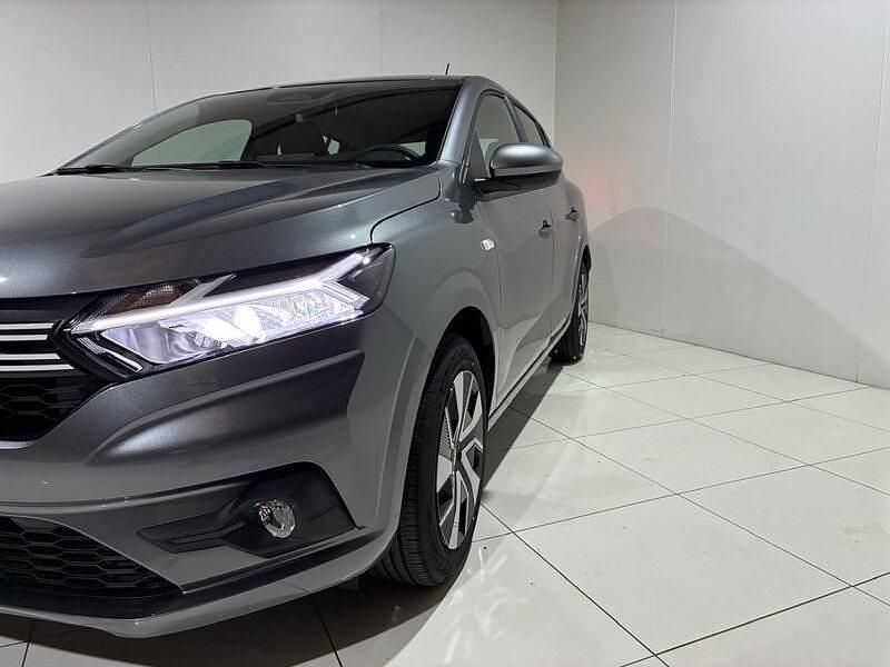 Nuevo Dacia Sandero Expression 100 CV (73 kW) 2025 Gris Berlina