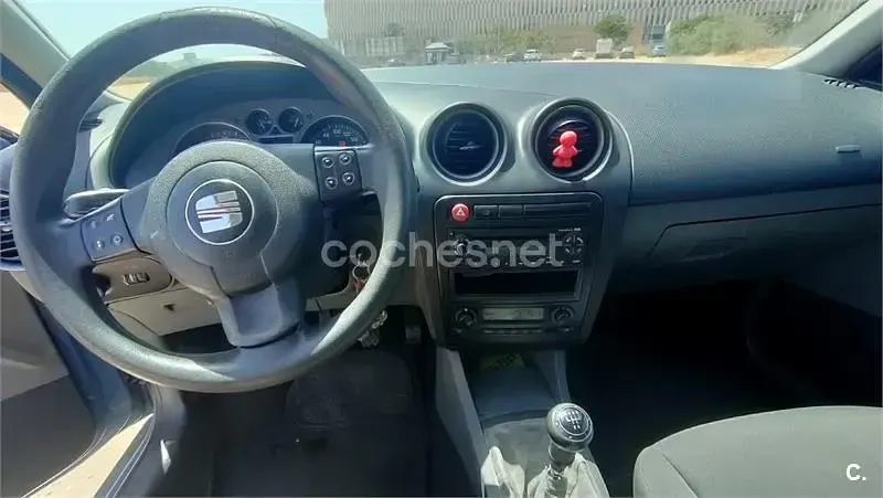 Usado Seat Ibiza 100 CV (73 kW) 2006 Azul Utilitario
