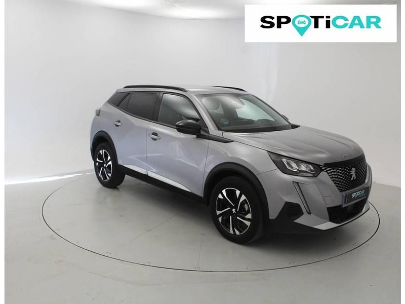 Usado Peugeot 2008 Allure 100 CV (73 kW) 2022 Gris SUV