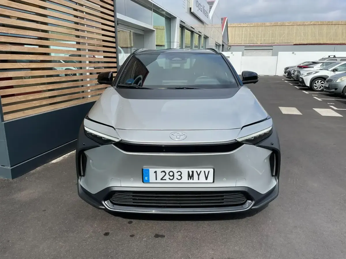 Usado Toyota bZ4X Style 150 kW (204 CV) 2025 Gris SUV