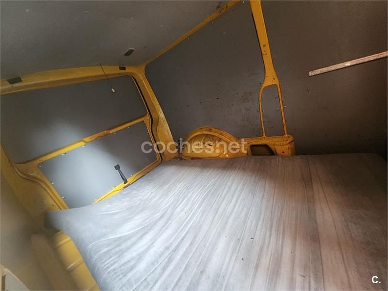 Amarillo Usado 2015 VW T5 Pro Van | 20.000 € (Un poco caro) - Imagen 1/3