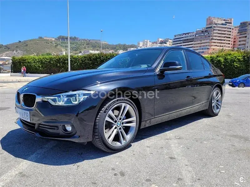 Usado BMW 318 Comfort Edition 150 CV (110 kW) 2019 Negro Berlina
