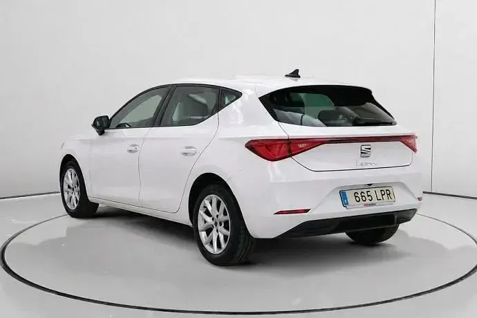 Usado Seat Leon Style 111 CV (81 kW) 2021 Blanco Utilitario