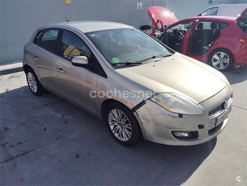 Usado Fiat Bravo Dynamic 120 CV (88 kW) 2007 Beige Utilitario