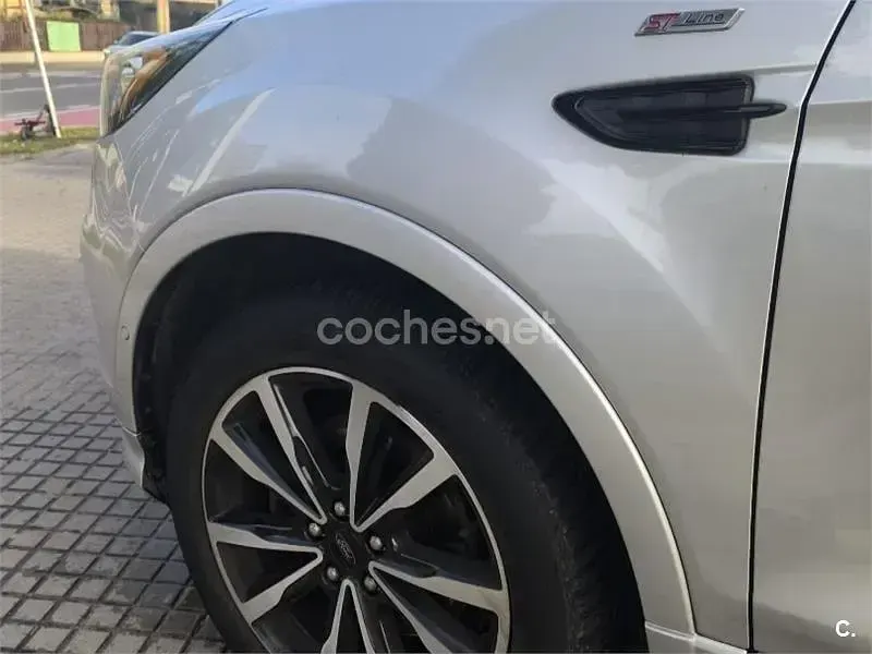 Usado Ford Kuga ST-Line 120 CV (88 kW) 2017 Gris / plata SUV