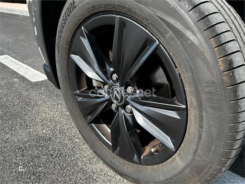 Usado Lexus UX Business Edition 184 CV (135 kW) 2020 Gris / plata SUV