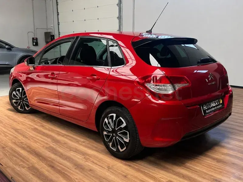 Usado Citroën C4 112 CV (82 kW) 2011 Granate Berlina