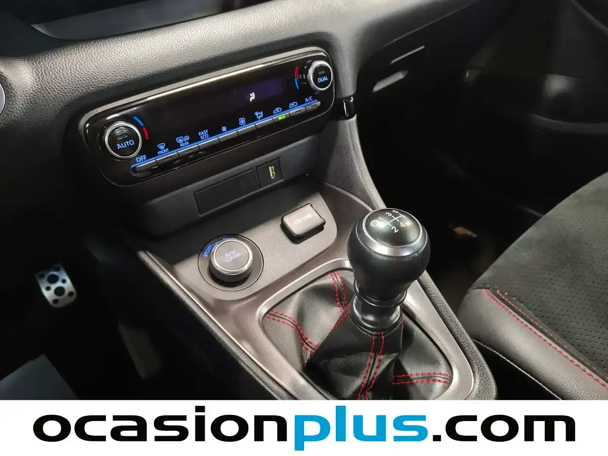 Usado Toyota Yaris 261 CV (191 kW) 2022 Rojo Utilitario