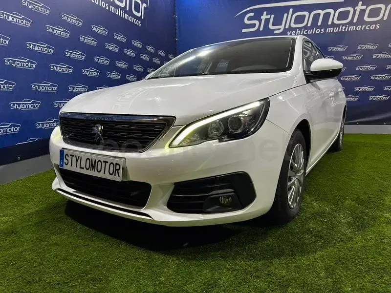 Usado Peugeot 308 SW Active 130 CV (95 kW) 2021 Blanco Familiar