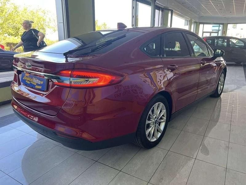 Usado Ford Mondeo Trend 120 CV (88 kW) 2021 Burdeos Berlina
