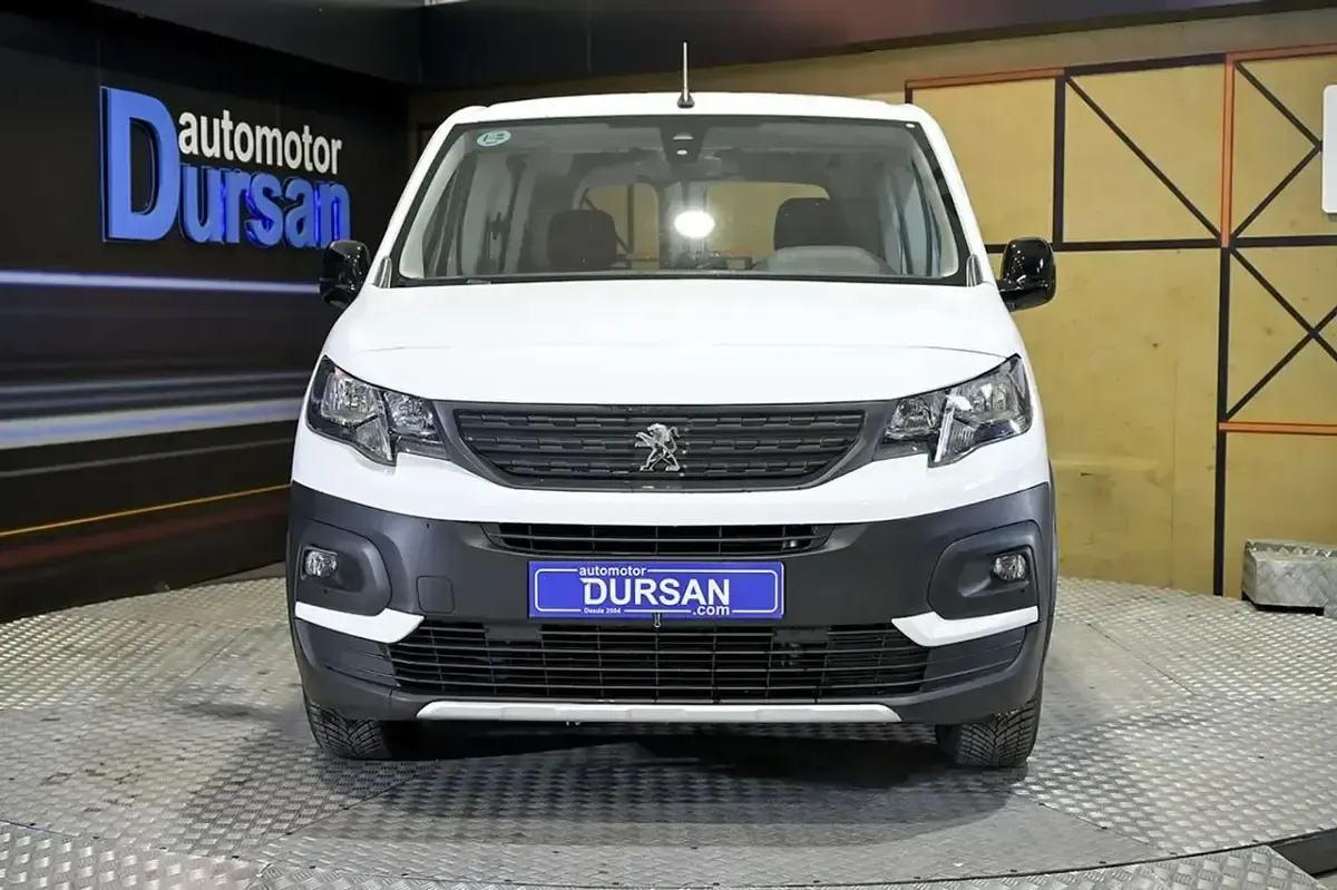 Usado Peugeot Rifter Active 100 CV (73 kW) 2022 Blanco Monovolumen