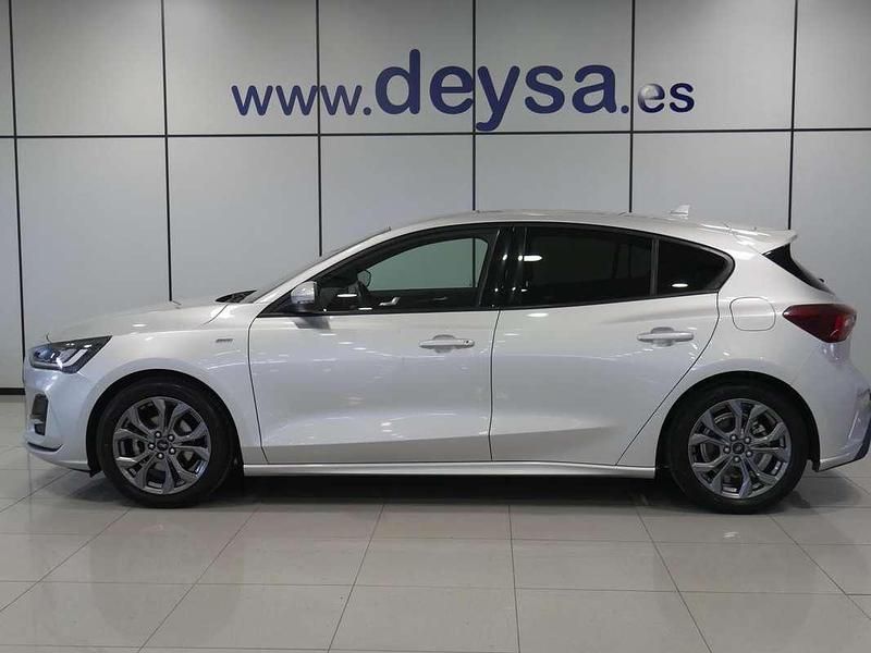 Usado Ford Focus ST-Line 155 CV (114 kW) 2023 Plateado Utilitario