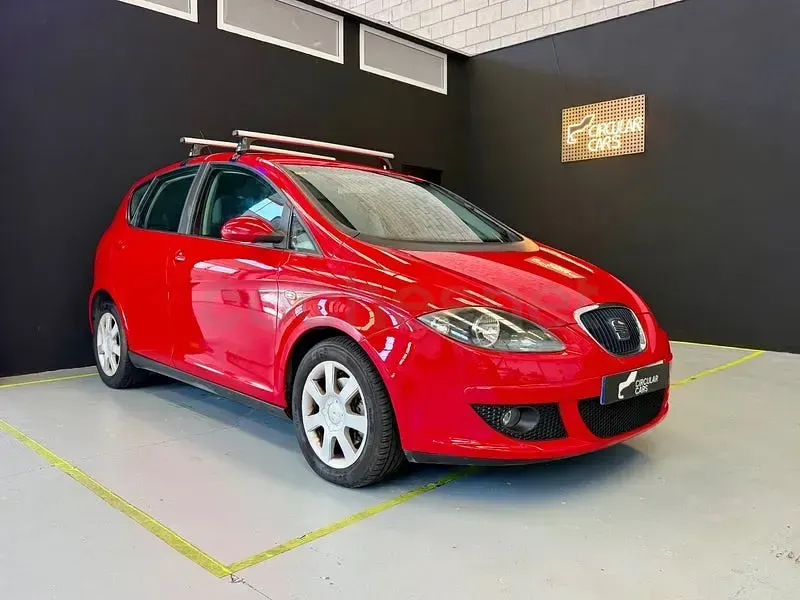 Usado Seat Altea Reference 105 CV (77 kW) 2005 Rojo Monovolumen
