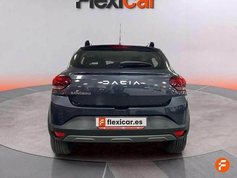 Usado Dacia Sandero Essentiel 101 CV (74 kW) 2023 Gris Utilitario