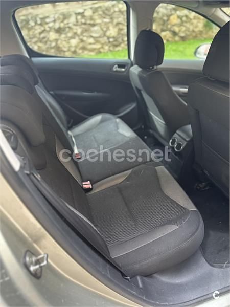 Usado Peugeot 308 110 CV (80 kW) 2009 Beige Berlina