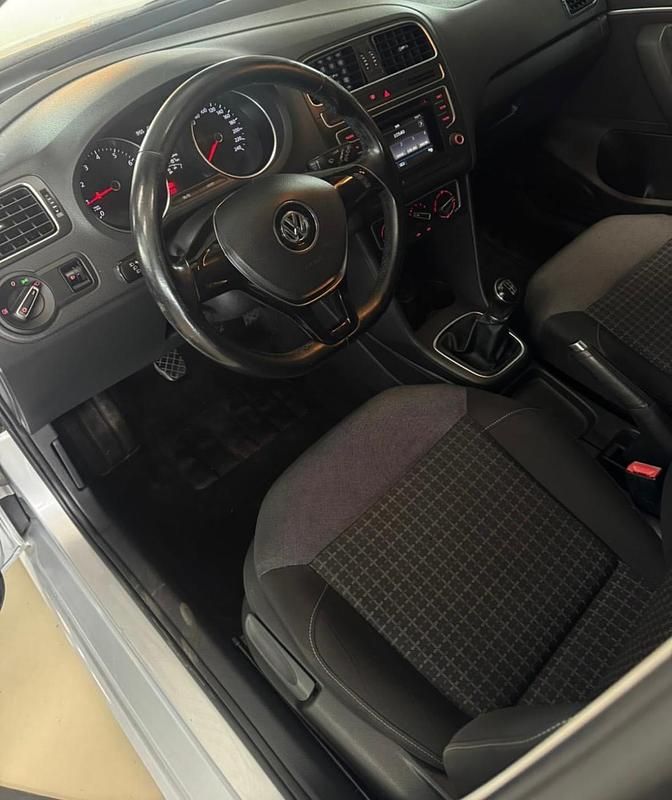 Usado VW Polo Advance 75 CV (55 kW) 2017 Gris