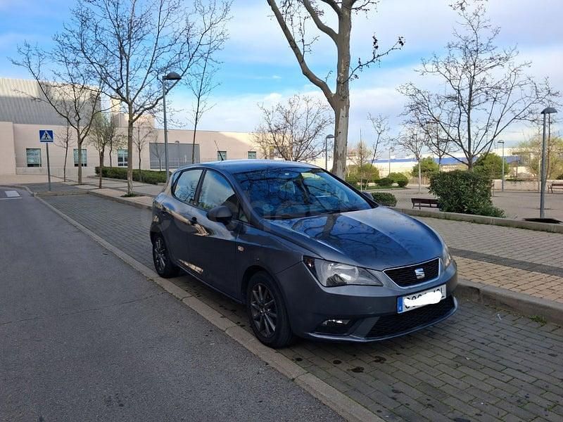 Usado Seat Ibiza I-Tech 70 CV (51 kW) 2015 Gris / plata Berlina