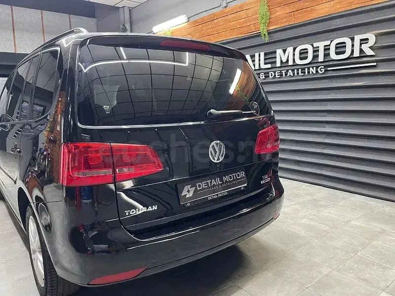 Usado VW Touran Edition 105 CV (77 kW) 2011 Negro Monovolumen