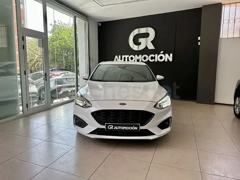 Usado Ford Focus ST-Line 125 CV (91 kW) 2021 Blanco Berlina