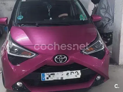 Usado Toyota Aygo X-cite 69 CV (50 kW) 2018 Rosa Utilitario