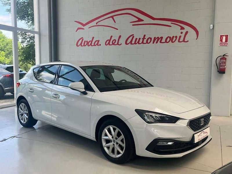 Usado Seat Leon Style 114 CV (83 kW) 2021 Blanco Utilitario