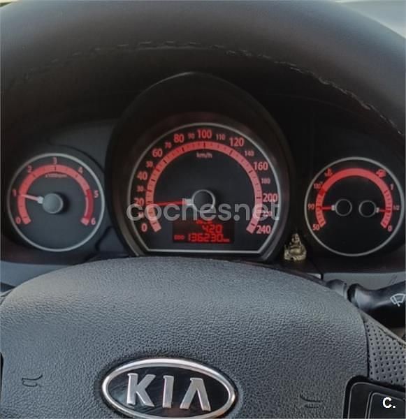 Usado Kia ProCeed 90 CV (66 kW) 2012 Gris / plata Utilitario