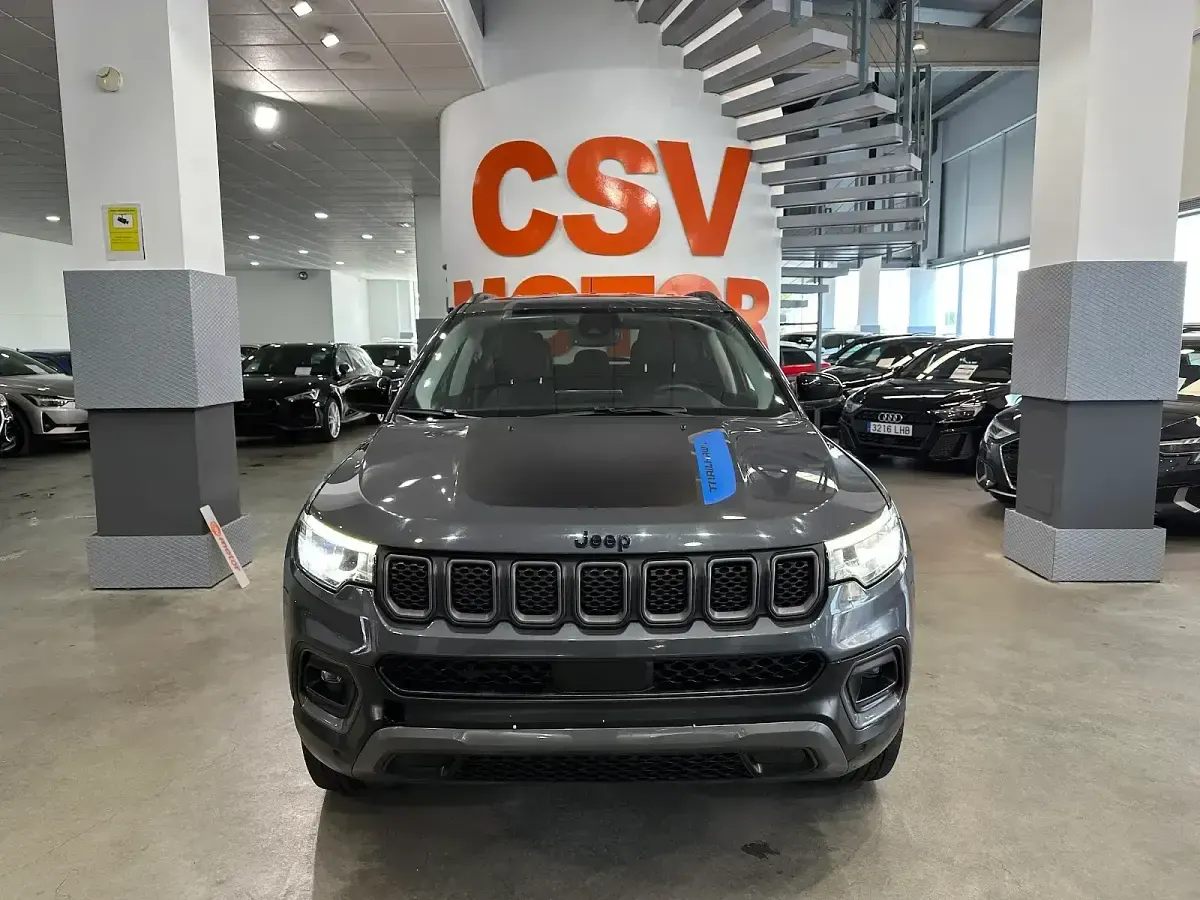 Usado Jeep Compass Limited 240 CV (176 kW) 2023 Gris / plata SUV