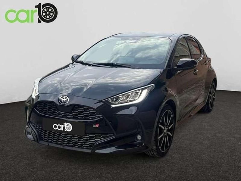 Usado Toyota Yaris Hybrid Sport 131 CV (96 kW) 2025 Negro Utilitario
