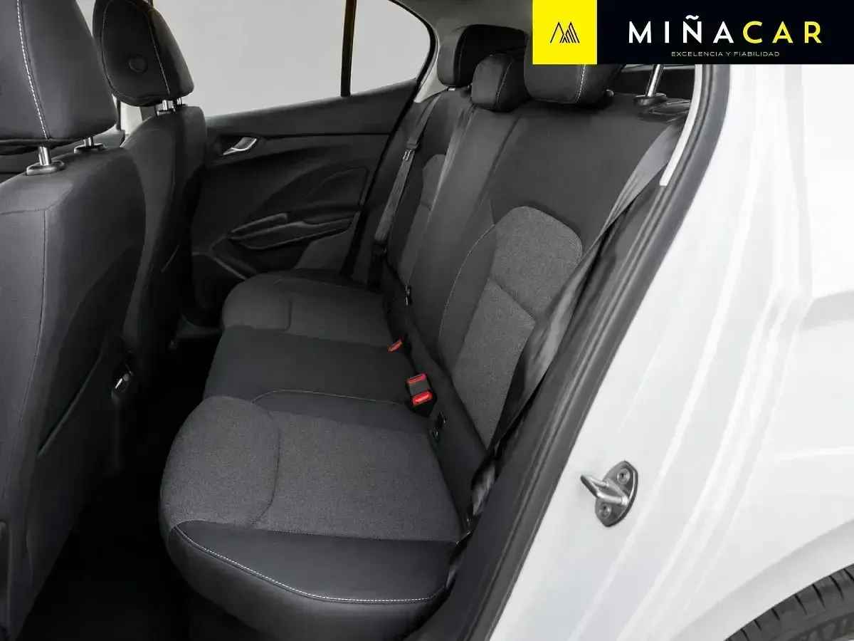 Usado Skoda Fabia Selection 80 CV (58 kW) 2024 Blanco Utilitario