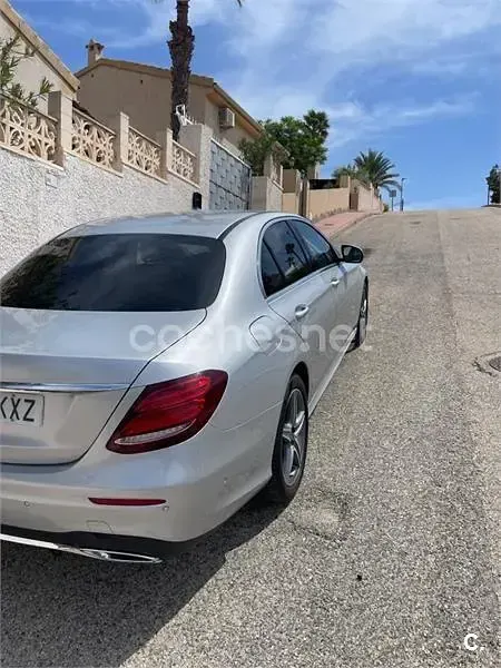 Usado Mercedes E220 194 CV (142 kW) 2019 Gris / plata Berlina