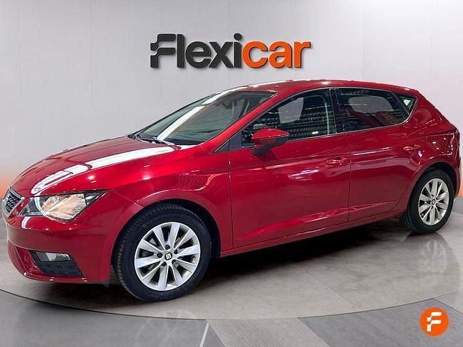 Usado Seat Leon Style 110 CV (80 kW) 2018 Rojo