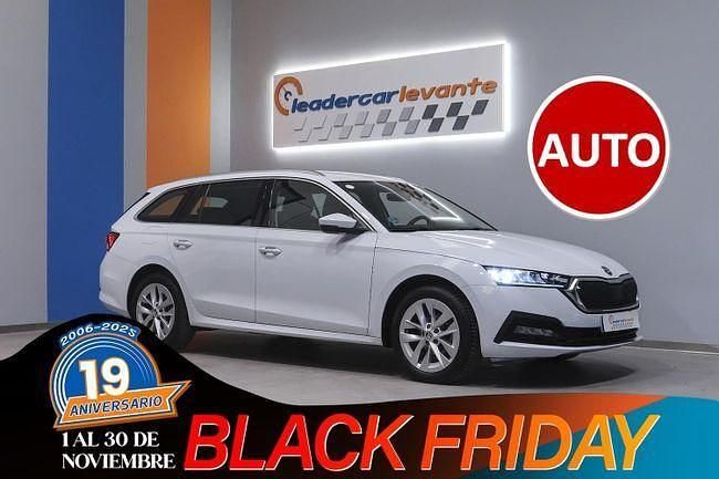 Blanco Usado 2021 Skoda Octavia Ambition Familiar | 17.900 € (Precio justo) - Imagen 1/4