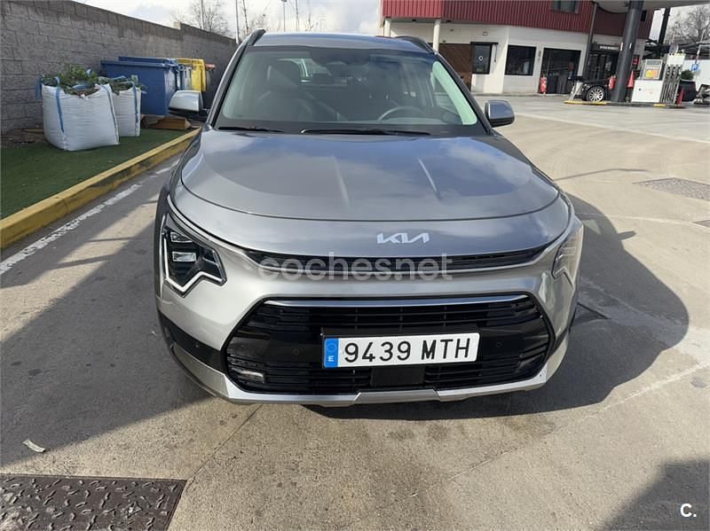 Gris / plata Usado 2024 Kia Niro SUV | 24.500 € (Precio justo) - Imagen 1/4