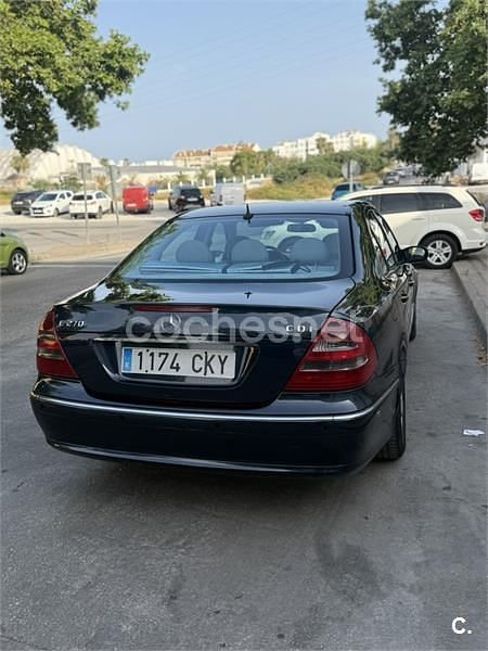 Usado Mercedes E270 Avantgarde 170 CV (125 kW) 2003 Azul Berlina