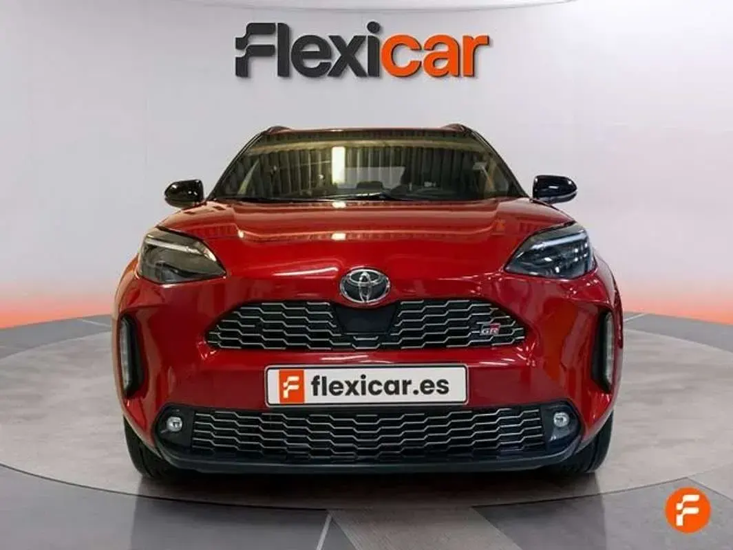 Używany Toyota Yaris Cross Sport 132 KM (97 kW) 2025 Czerwony SUV