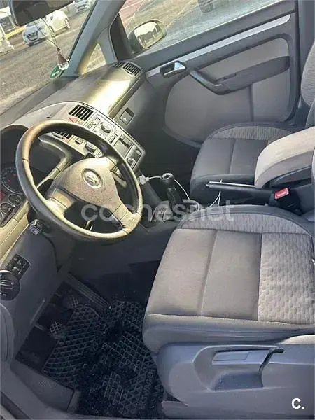 Usado VW Touran Sport 140 CV (102 kW) 2008 Gris / plata Monovolumen