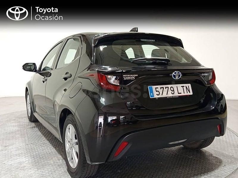 Usado Toyota Yaris Hybrid Business Edition 116 CV (85 kW) 2021 Negro Berlina