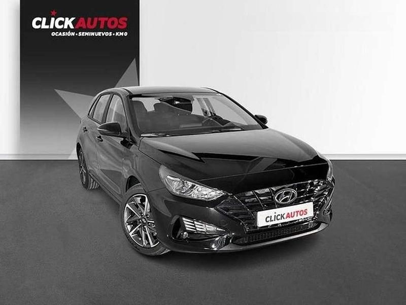 Usado Hyundai i30 110 CV (80 kW) 2024 Negro Utilitario