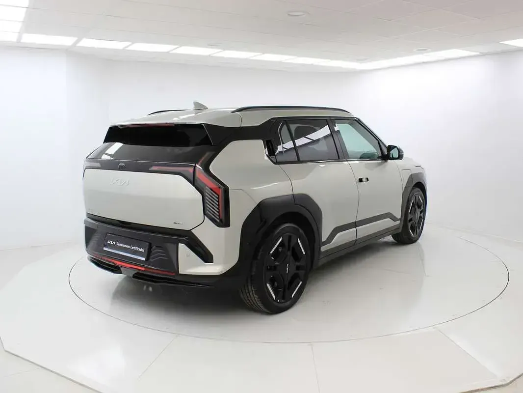 Usado Kia EV3 GT-Line 150 kW (204 CV) 2025 Plateado SUV