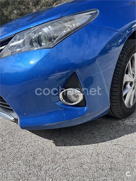 Usado Toyota Auris Active 132 CV (97 kW) 2013 Azul Berlina