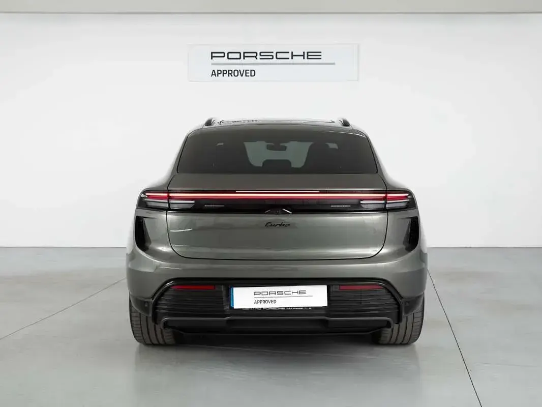 Usado Porsche Macan Turbo 469 kW (639 CV) 2024 Verde SUV
