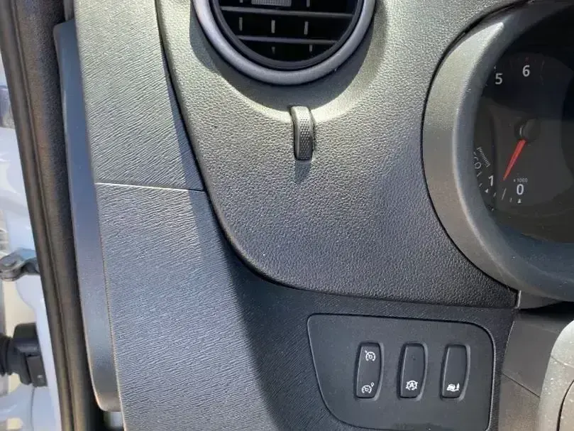 Usado Renault Kangoo Zen 95 CV (69 kW) 2021 Blanco Monovolumen