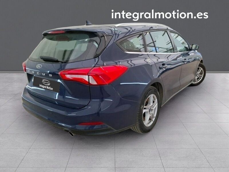 Usado Ford Focus Trend 125 CV (91 kW) 2020 Azul Familiar