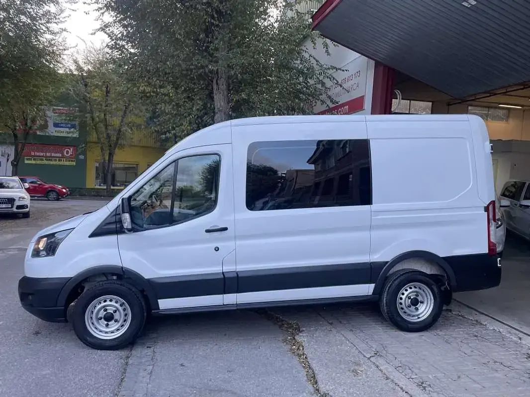 Usado Ford Transit Trend 131 CV (96 kW) 2018 Blanco Familiar