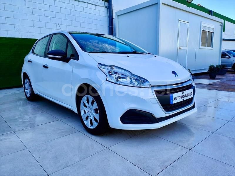 Usado Peugeot 208 Allure 100 CV (73 kW) 2017 Blanco Utilitario