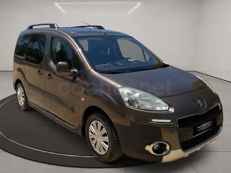 Usado Peugeot Partner Tepee Outdoor 115 CV (84 kW) 2014 Marrón Monovolumen