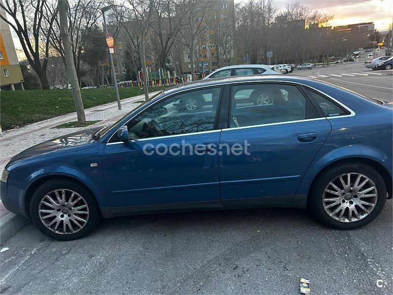 Usado Audi A4 150 CV (110 kW) 2001 Azul Berlina